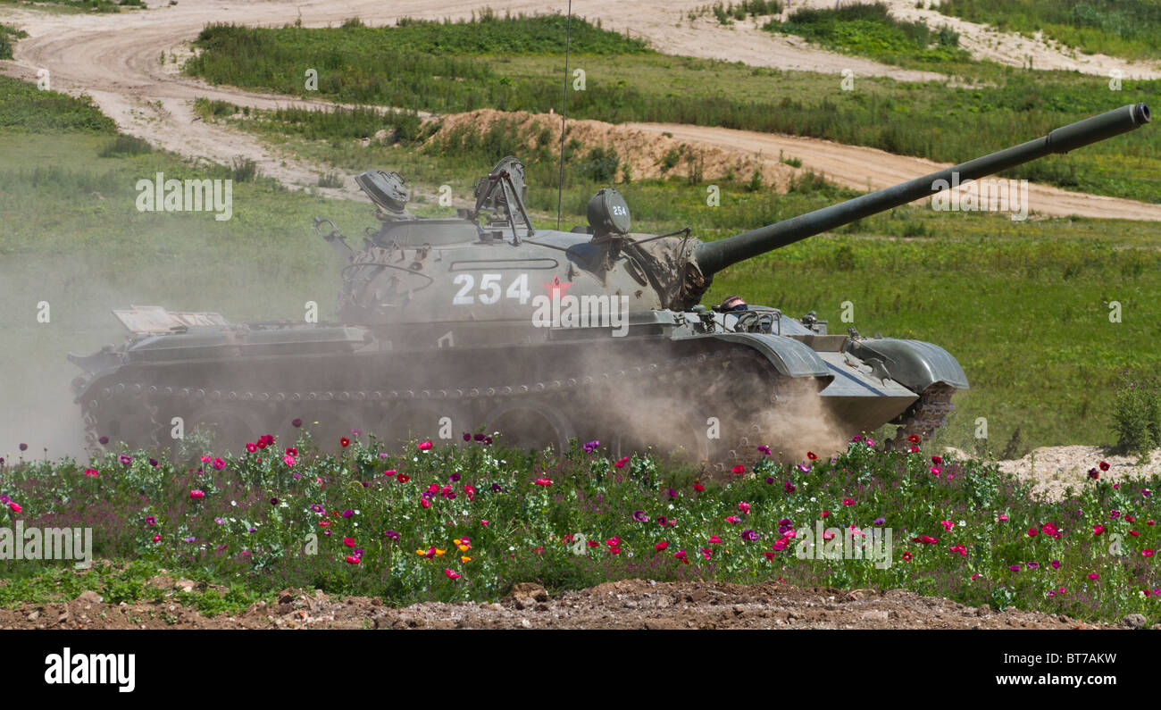 Russo T-55 serbatoio sul display mobile al Muckleburgh Museo Militare, Norfolk, Inghilterra, Regno Unito. Foto Stock