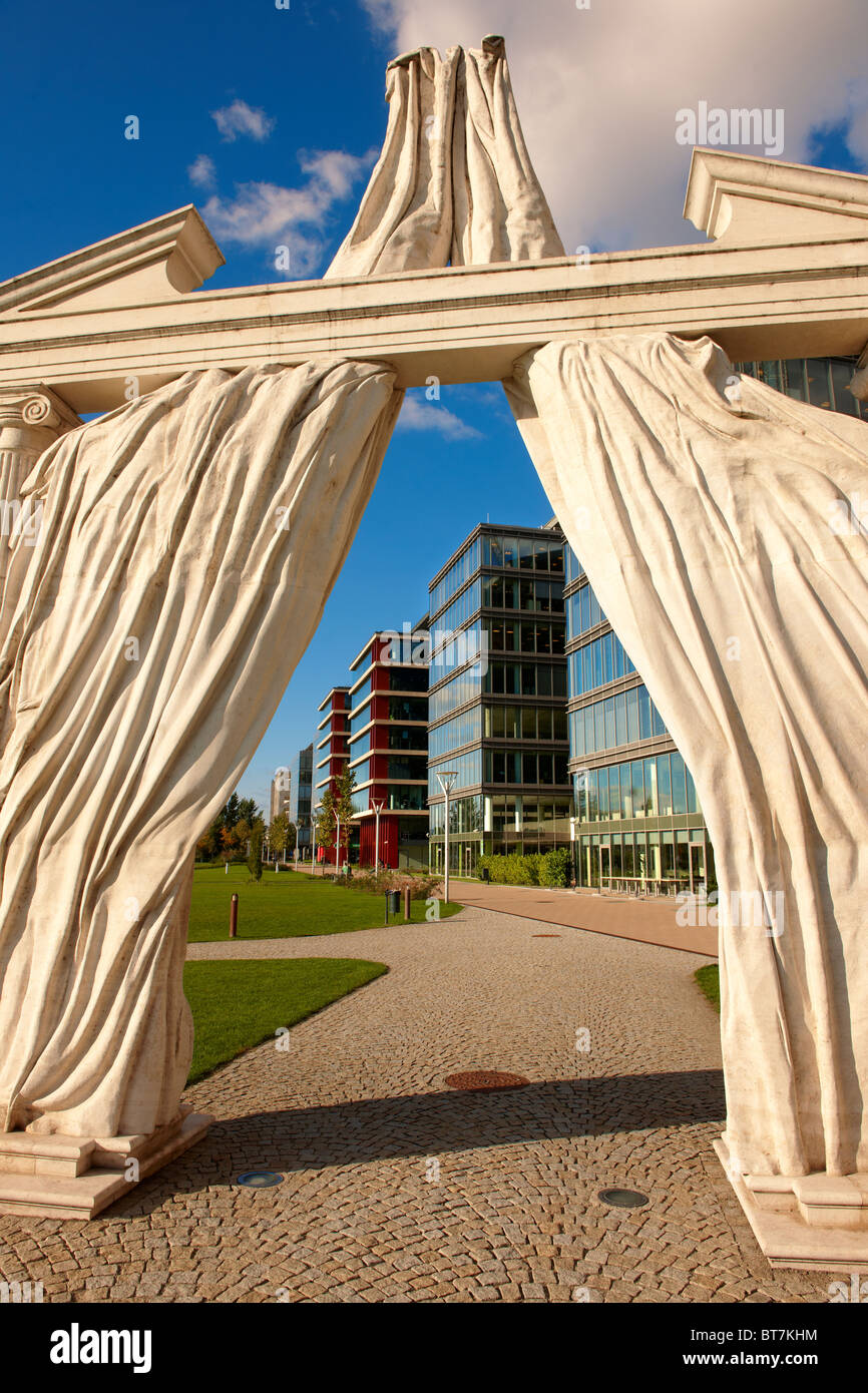 Vodafone & Morgan Stanley in sede il buisness parco vicino al Teatro Nazionale, Lachner Odon Fasor, Budapest, Ungheria Foto Stock
