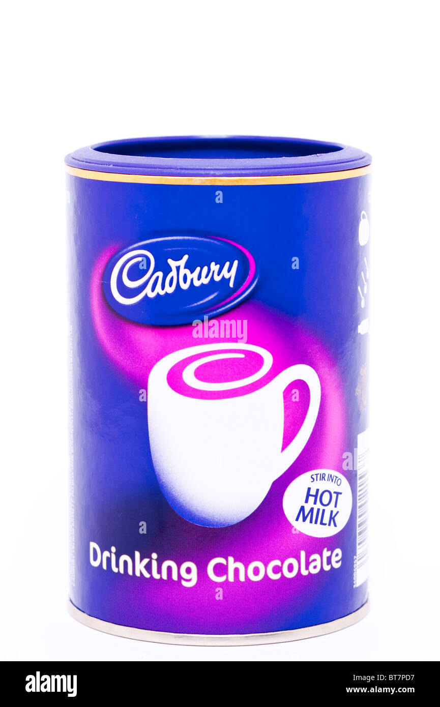 Un vicino la foto di una vasca della Cadbury hot bere cioccolata contro uno sfondo bianco Foto Stock