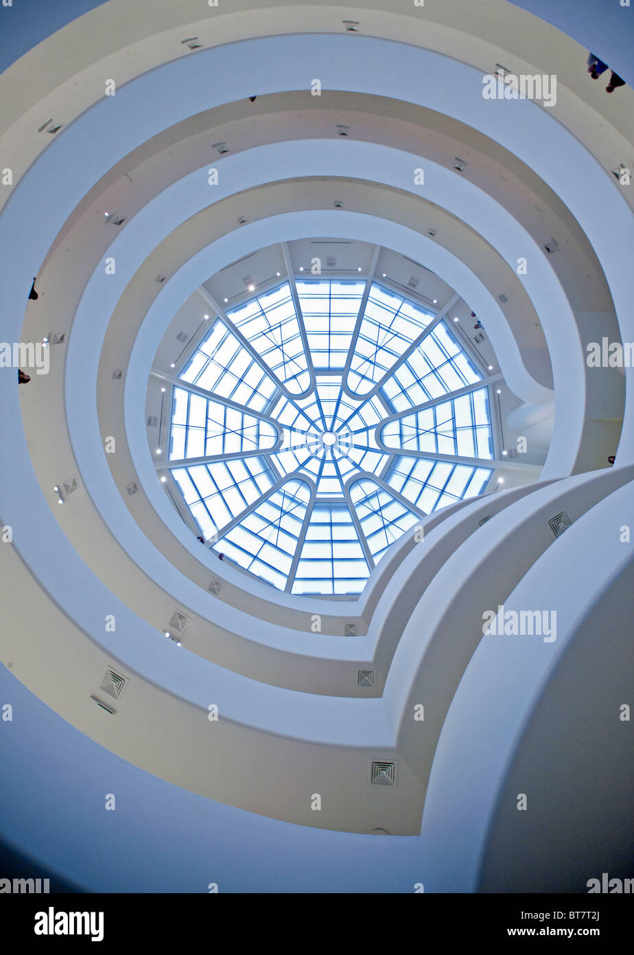 Vista interna di gallerie in Solomon Guggenheim Museum di Manhattan a New York City Foto Stock