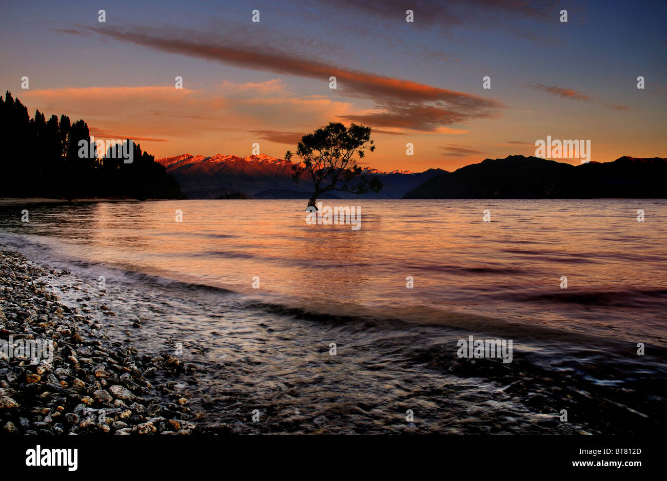 Alba sul lago Wanaka in Nuova Zelanda della South Island Foto Stock