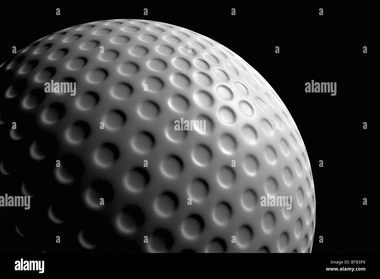In prossimità di una pallina da golf contro uno sfondo nero Foto Stock