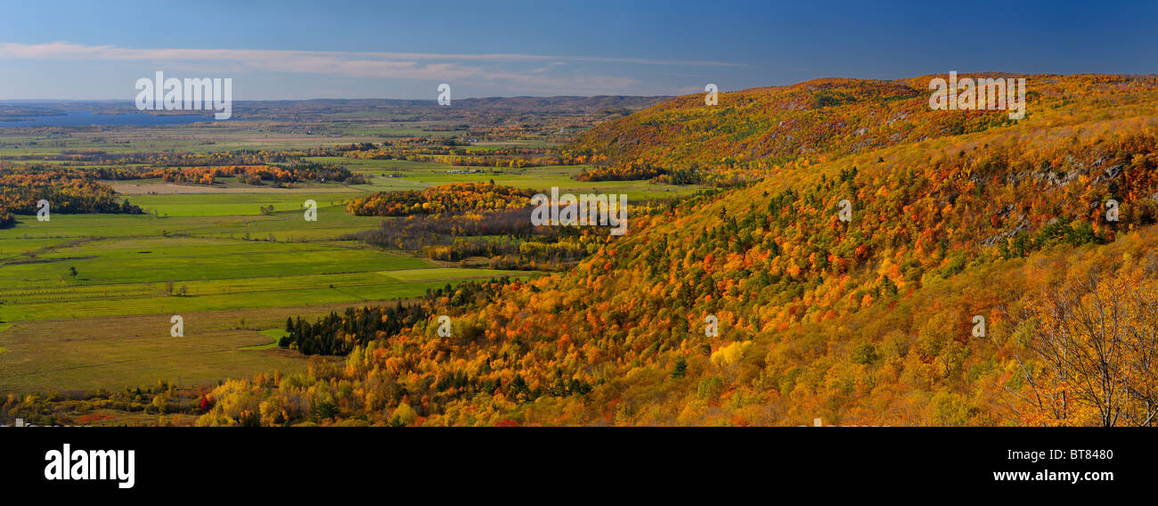 Panorama di eardley scarpata e Ottawa River Valley pianura a champlain lookout gatineau park Québec Canada Foto Stock