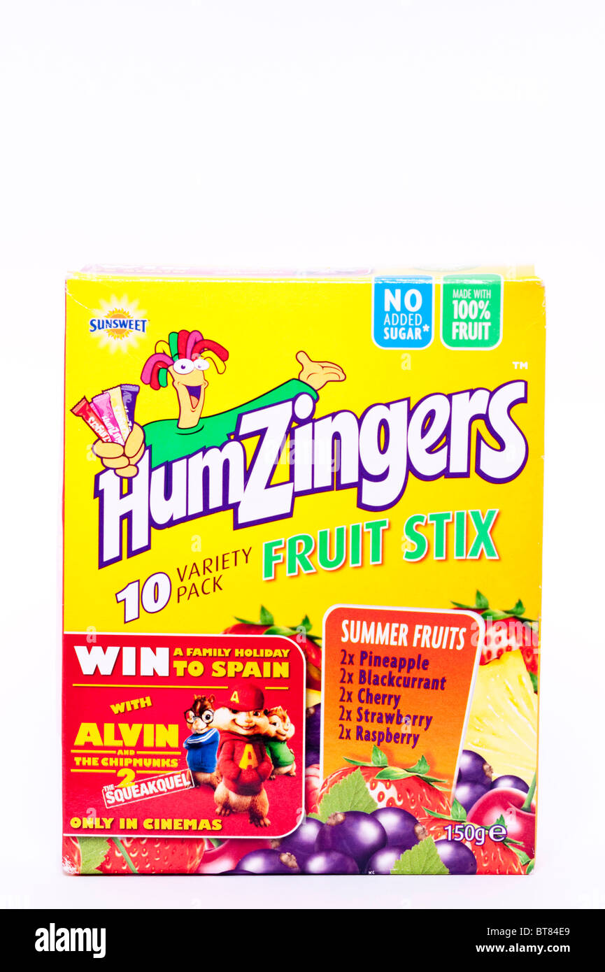 Un vicino la foto di una scatola di Sunsweet Humzingers bastoncini di frutta contro uno sfondo bianco Foto Stock