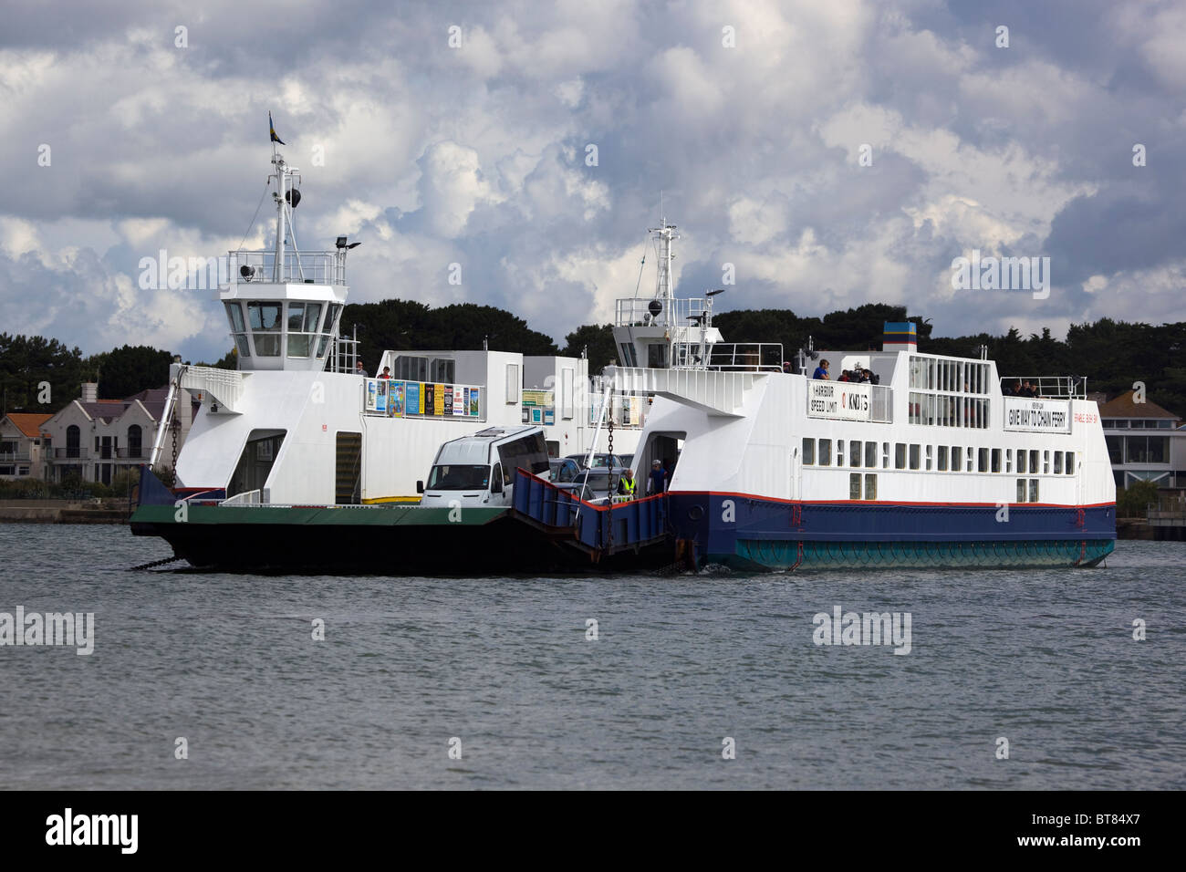 Catena di barene traghetto che collega il porto di Poole e Studland Foto Stock