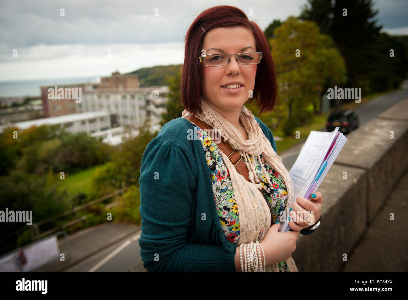 Un primo anno di laurea triennale femmina studente di giurisprudenza a Aberystwyth University, Wales UK Foto Stock