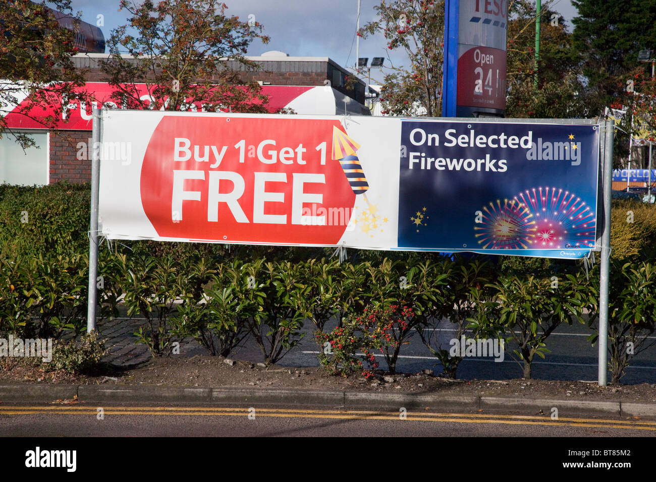 BOGOF   Buy One Get one free sign on selected fireworks at Tesco Formby, Merseyside, UK Foto Stock