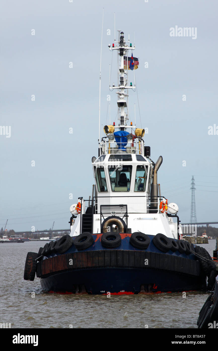 Rimorchiatore a traino sul canale di Kiel, pilota di barca, Brunsbuettel, Dithmarschen distretto, Schleswig-Holstein, Germania Foto Stock