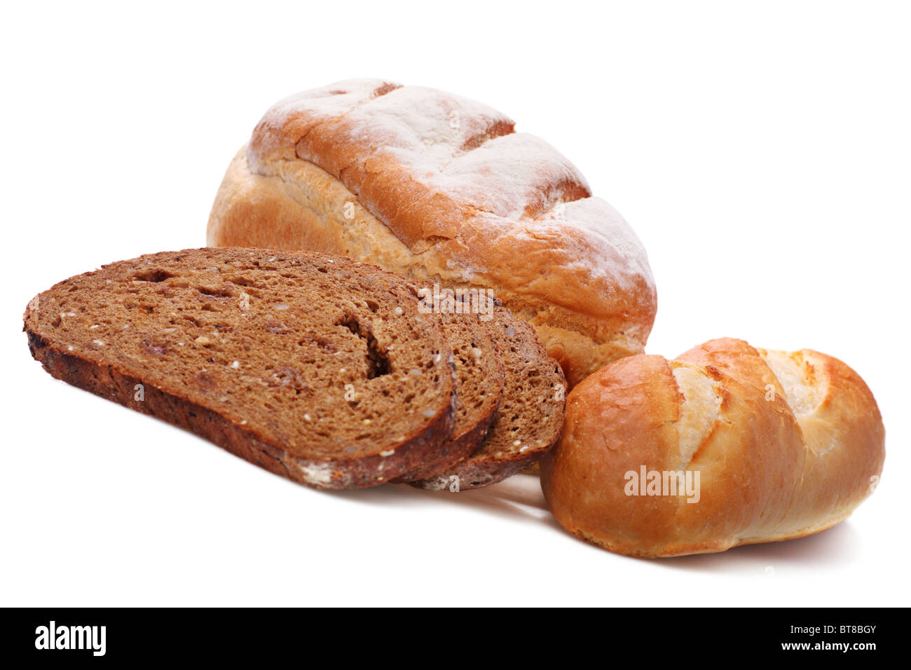 Assortimento di pane appena sfornato isolato su bianco Foto Stock