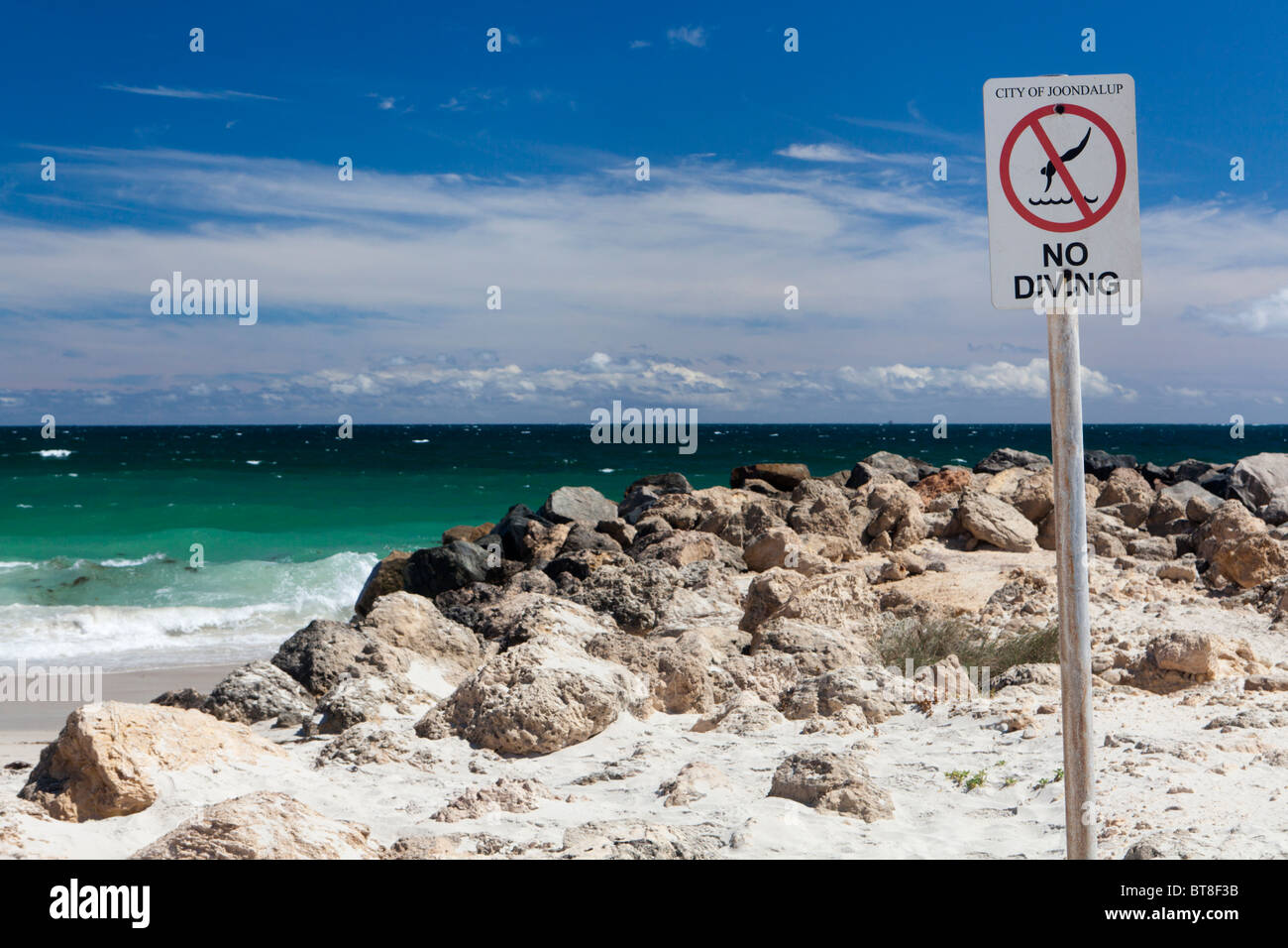 Nessun segno di immersioni accanto a un pericoloso tratto di costa a Trigg Buco Blu Foto Stock