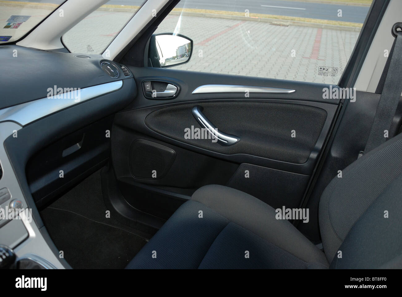 Ford S-MAX 2.0 TDCI - 2006 - nero metallizzato - cinque porte (5D) - Popolare tedesco MPV (minivan) - interno, cabina, sedile passeggero Foto Stock