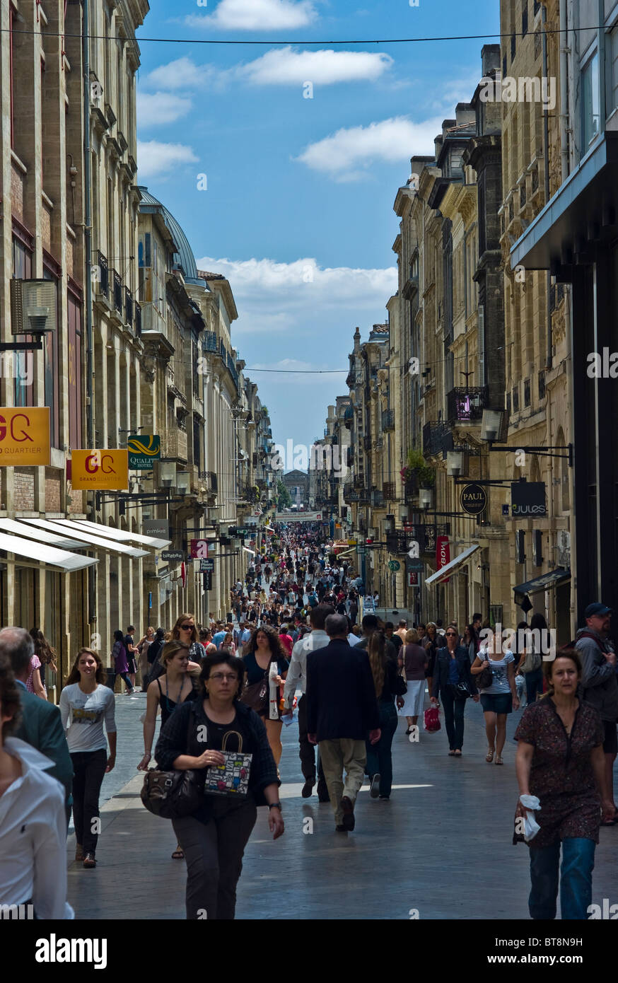 Rue Saint Catherine. Una delle principali strade dello shopping di Bordeaux, Francia. Foto Stock