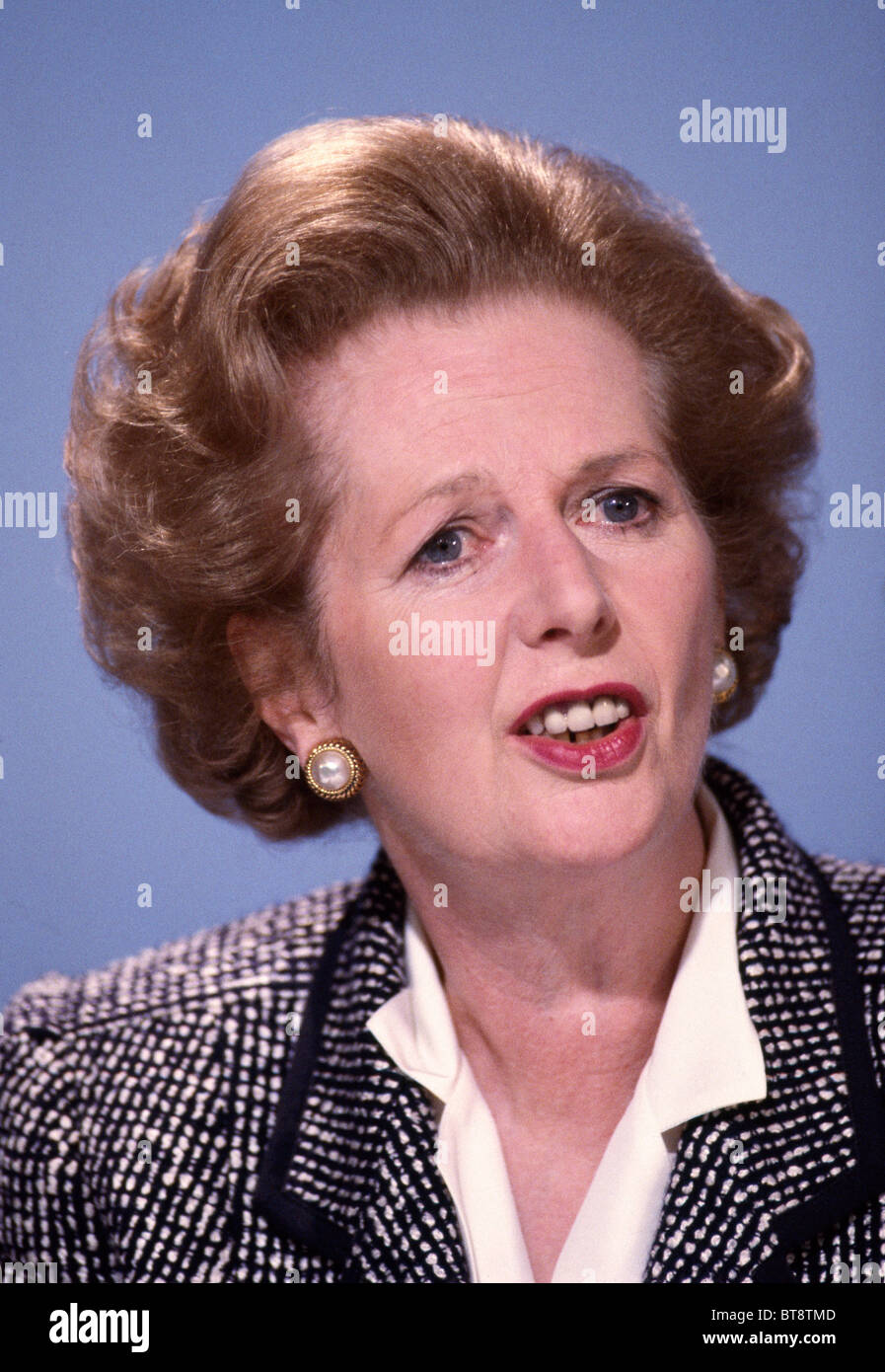 Margaret Thatcher, primo ministro britannico, in occasione di una conferenza stampa, a Londra il 8 giugno 1987 durante la campagna elettorale. Foto Stock