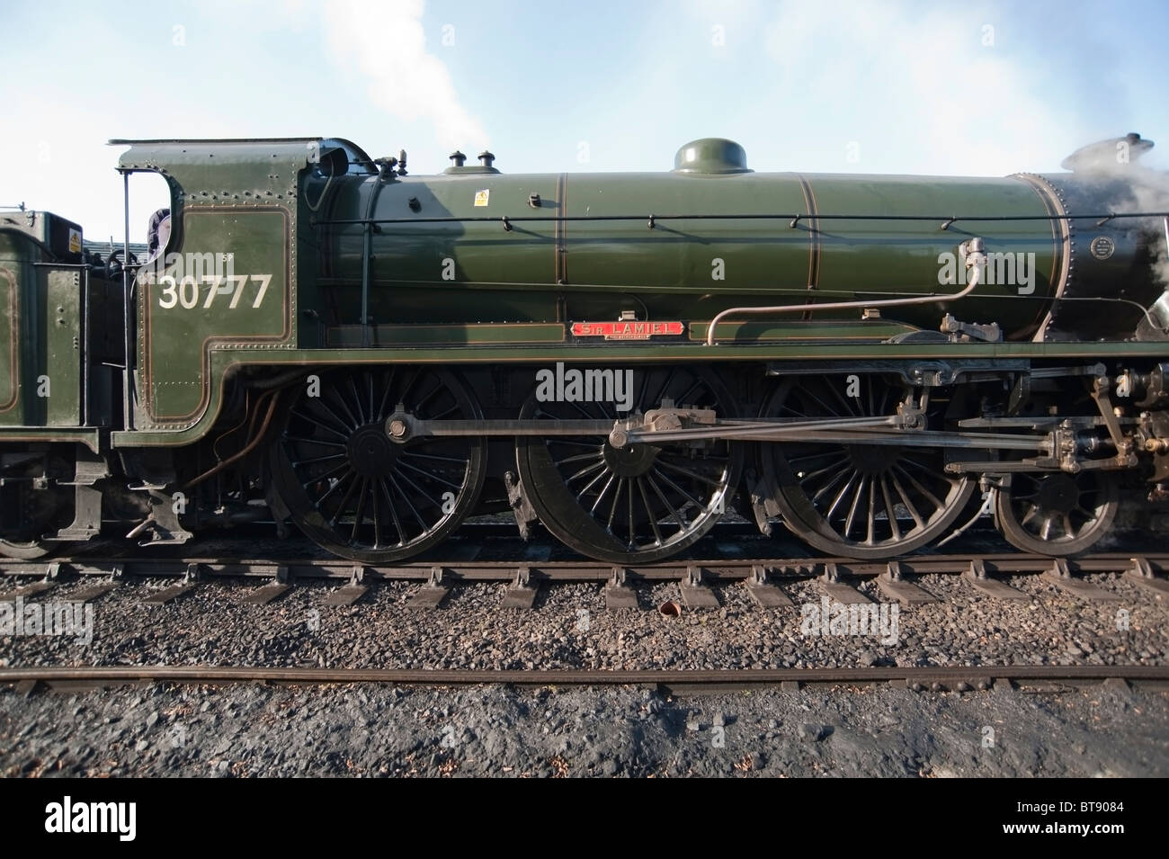 Sir Lamiel, N15 Classe, Regione meridionale locomotiva a vapore, Bluebell Railway, Sussex, Inghilterra Foto Stock