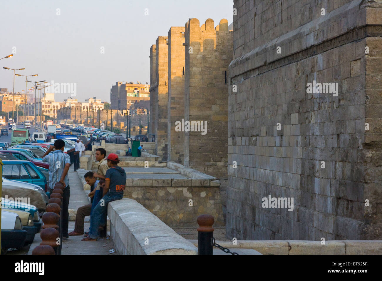 Le mura della città intorno al Cairo islamico, Egitto Foto Stock
