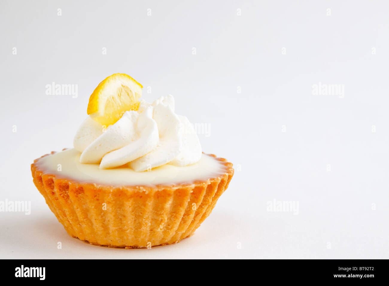 Ricca crema di limone in miniatura tart - shallow DOF, non isolata Foto Stock