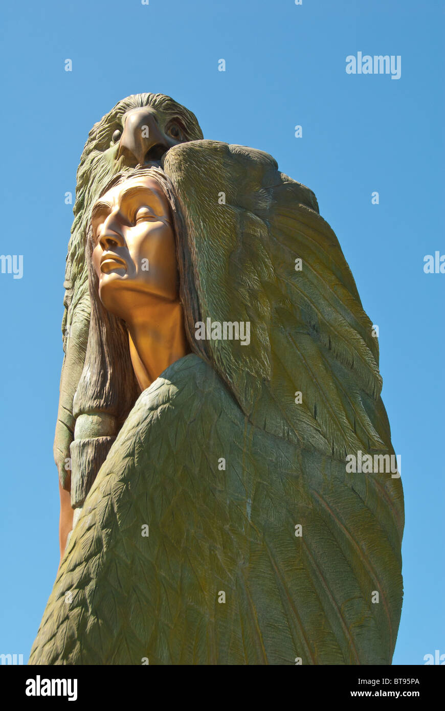 Viaggiare il monumento in bronzo da Francesco Jansen di un nativo americano e l'Aquila, cherokee, North Carolina, STATI UNITI D'AMERICA Foto Stock