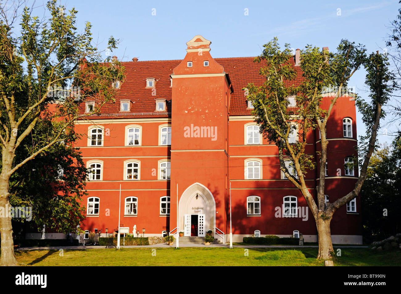 Hotel Schloss Spyker, in stile rinascimentale Rocca, villaggio, penisola Jasmund, Ruegen Isola, Meclemburgo-Pomerania Occidentale Foto Stock