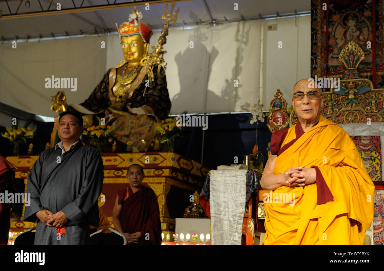 Sua Santità il XIV Dalai Lama assiste la dedizione del popolo tibetano Canadian Cultural Centre a Toronto in Canada. Foto Stock