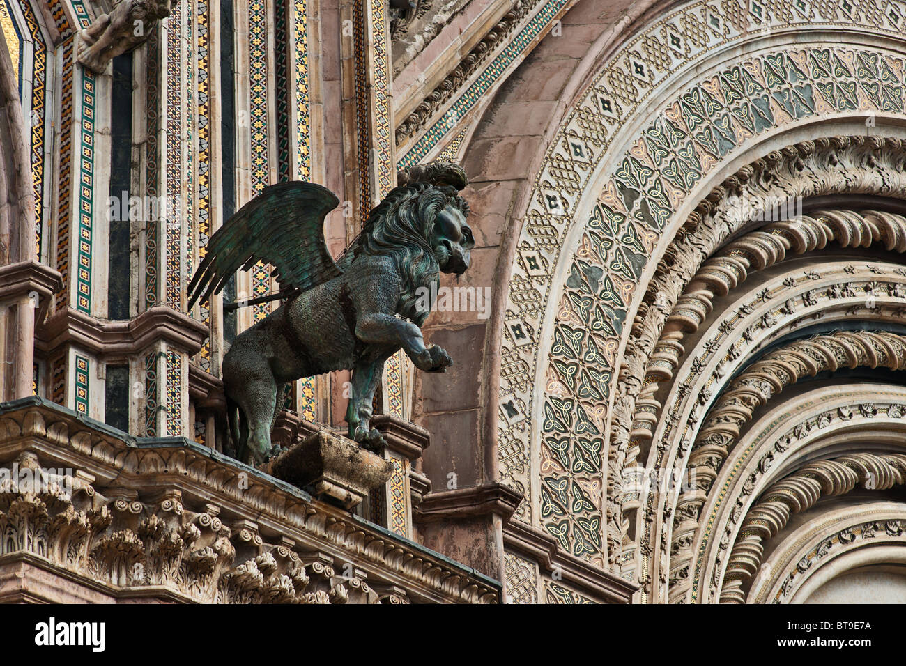 Dettagli del Duomo di Orvieto facciata ricca decorazione, Umbria, Italia Foto Stock