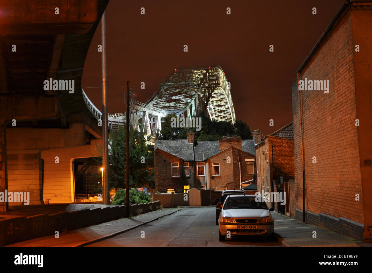 Un diverso punto di vista di Runcorn Widnes Bridge. Foto Stock