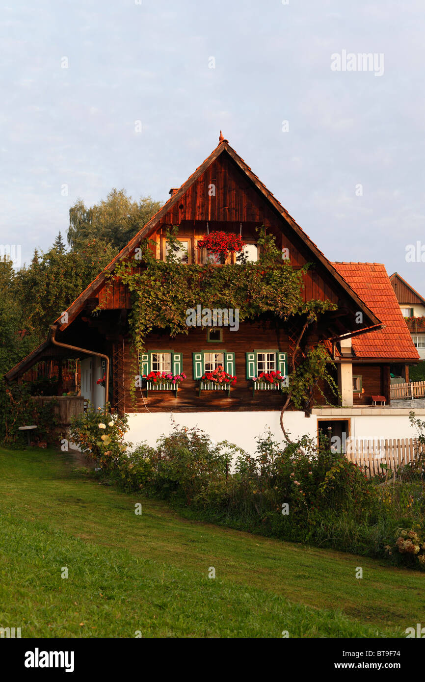 Tipica casa di campagna a lo Schilcher percorso vinicolo, Greisdorf vicino a St. Stefan ob Stainz, Stiria, Austria, Europa Foto Stock