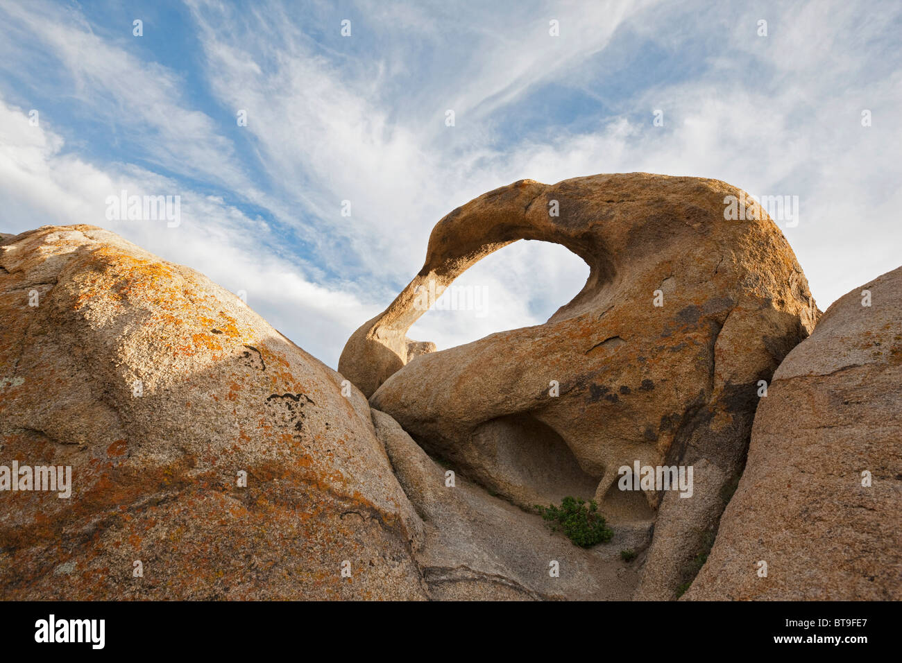 Mobius Arch, roccia naturale arch, Alabama Hills, Sierra Nevada, in California, Stati Uniti d'America Foto Stock