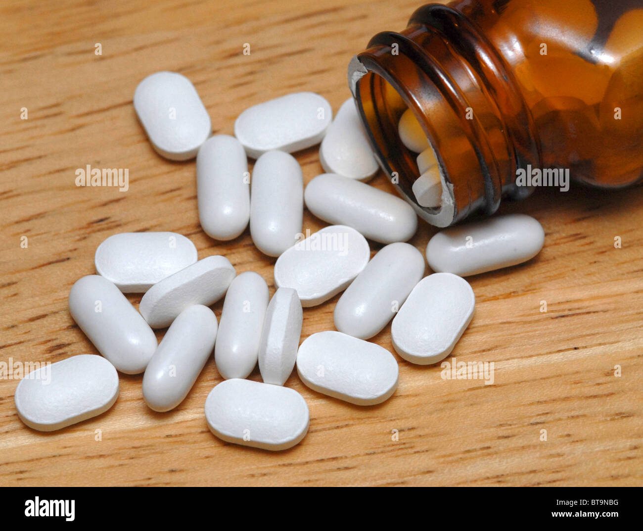 Un'immagine generica di farmaci trovati in una medicina di famiglia cabinet NEL REGNO UNITO Foto Stock