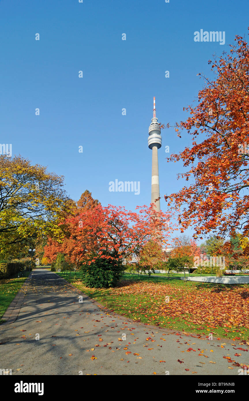 Florian, Florianturm tower, la torre della TV, autunno, Westfalenpark park, Dortmund, Renania settentrionale-Vestfalia, Germania, Europa Foto Stock