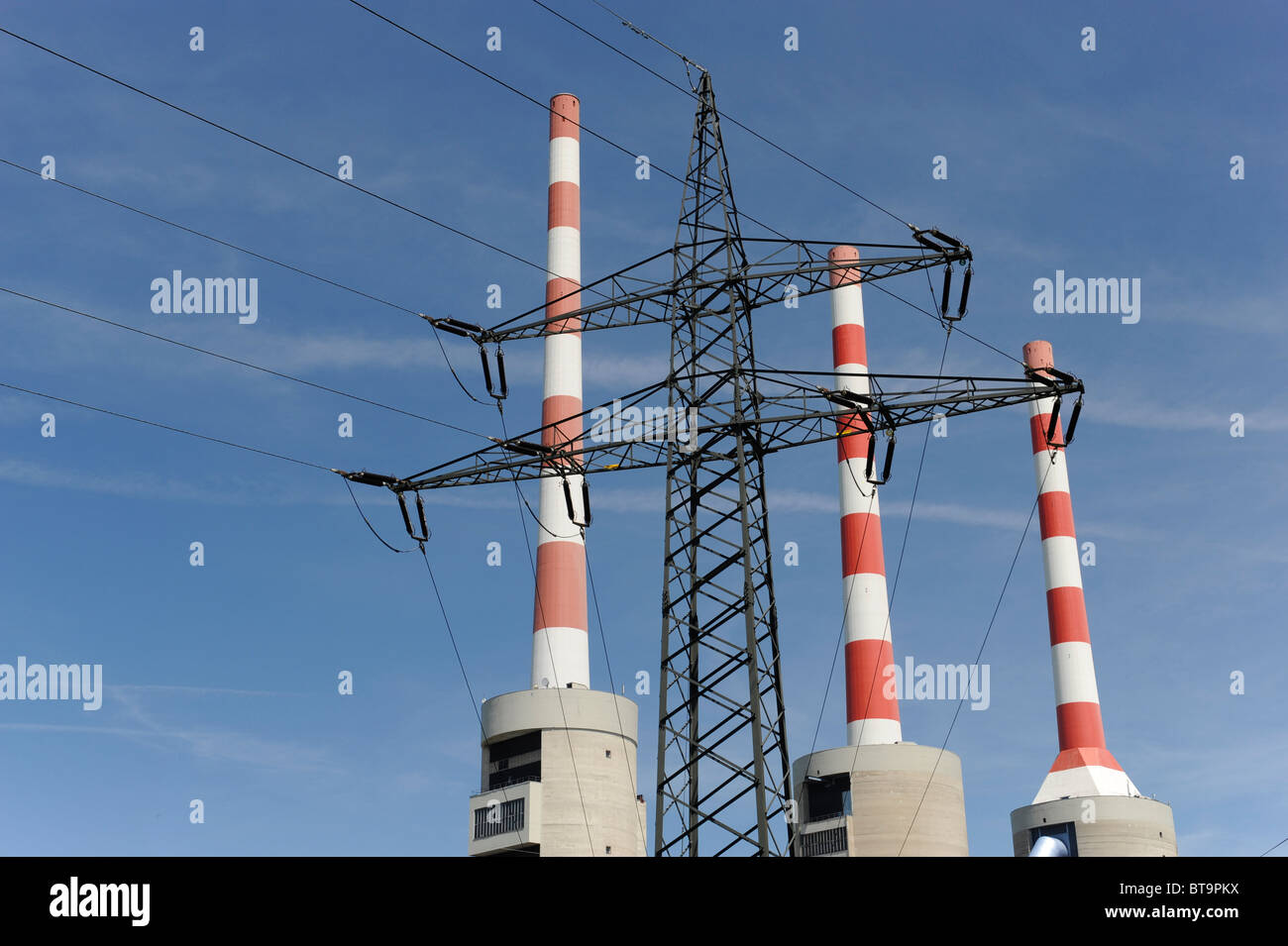 Tre Camini e potenza elettrica pole Foto Stock