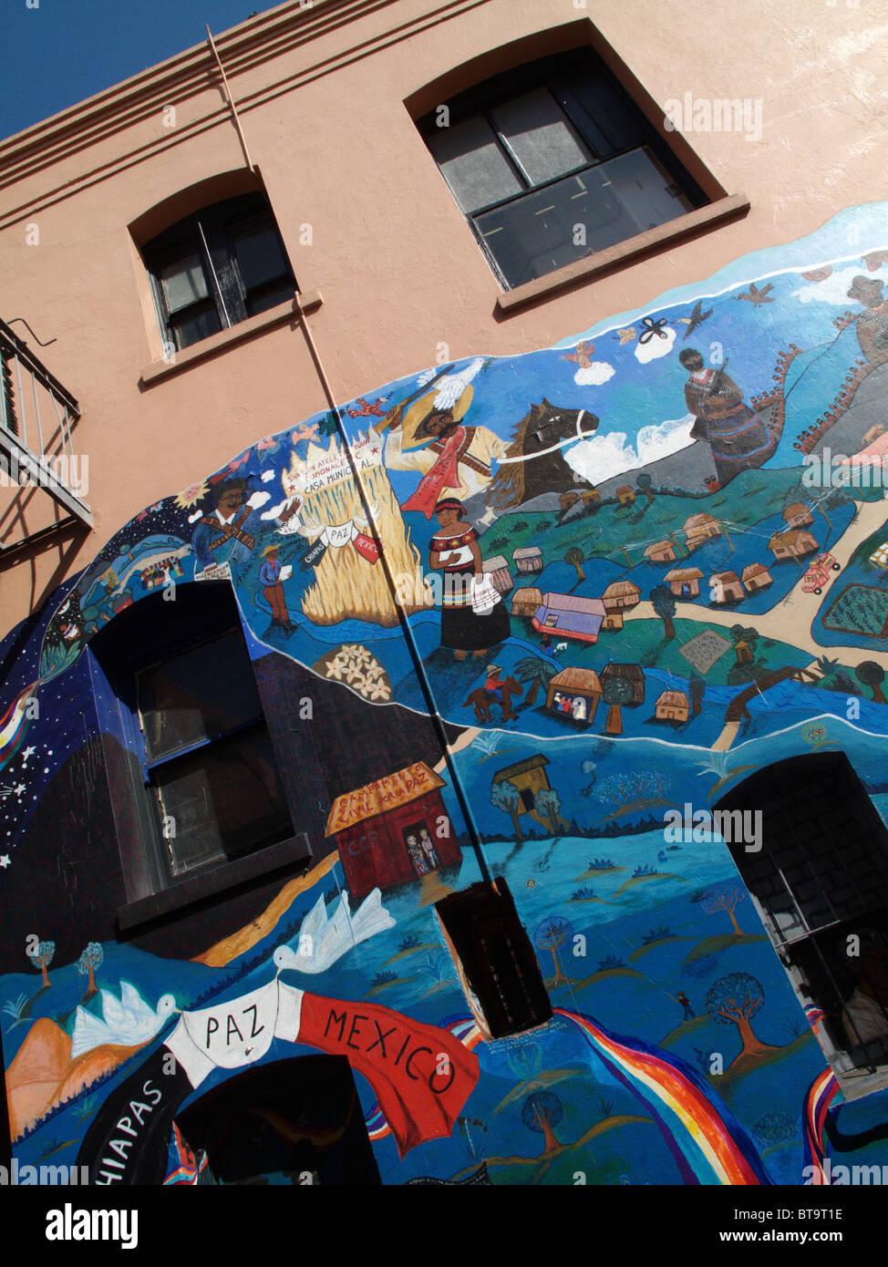 Un dipinto murale sulla parete della City Lights Bookstore di San Francisco, Stati Uniti Foto Stock