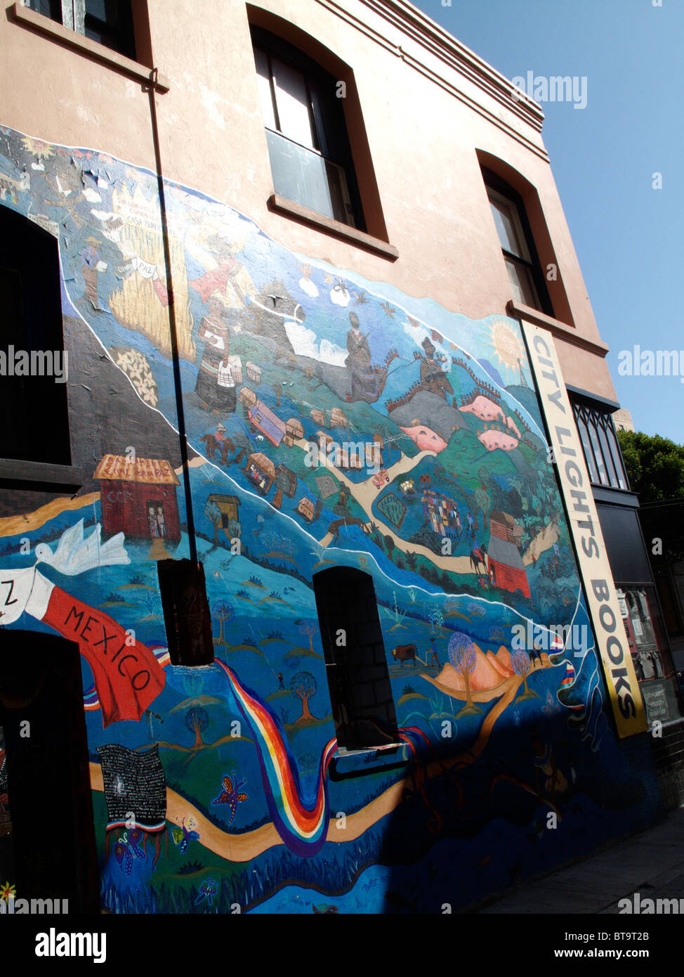 Un dipinto murale sulla parete della City Lights Bookstore di San Francisco, Stati Uniti Foto Stock