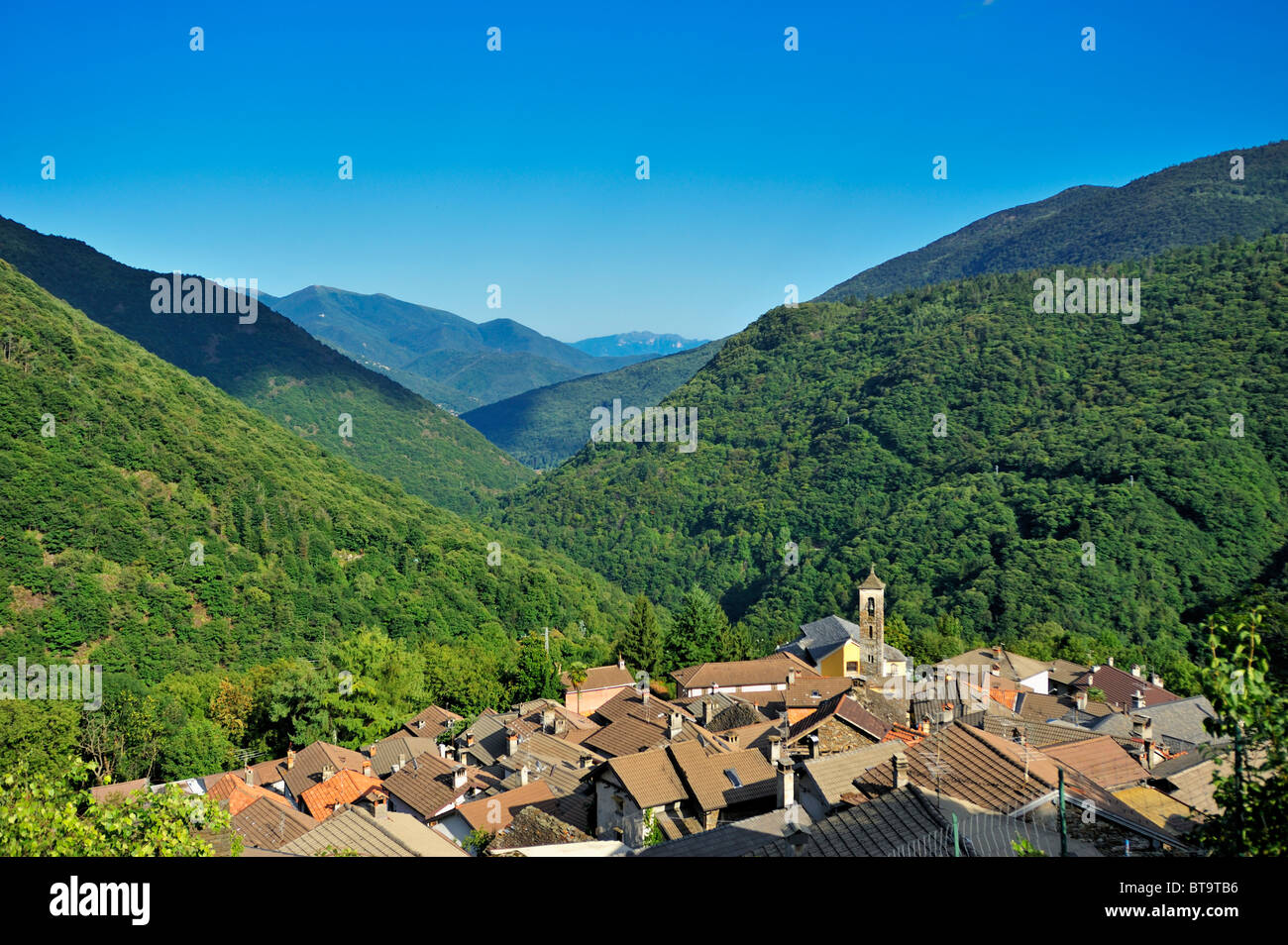 Villaggio di montagna nella Valle Cannobina valley, Cavaglio San Donnino, Lago Maggiore, Cannobio, Piemonte, Italia, Europa Foto Stock