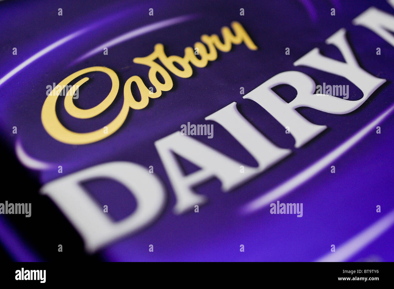 Dettaglio della Cadbury del cioccolato al latte e il logo Foto Stock