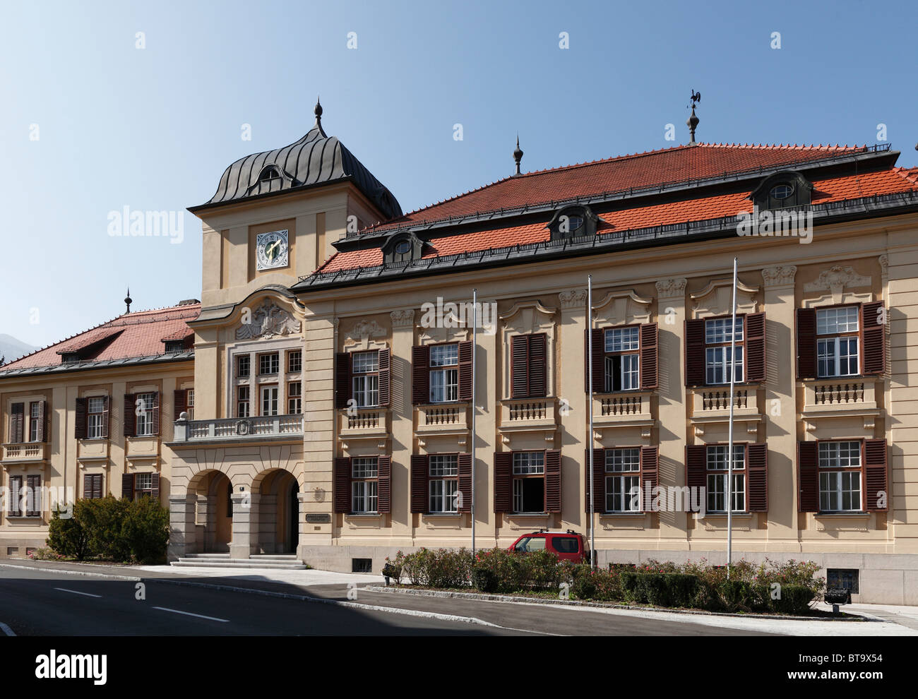 La corte distrettuale, 1914, il neoclassico, Ferlach, Carinzia, Austria, Europa Foto Stock