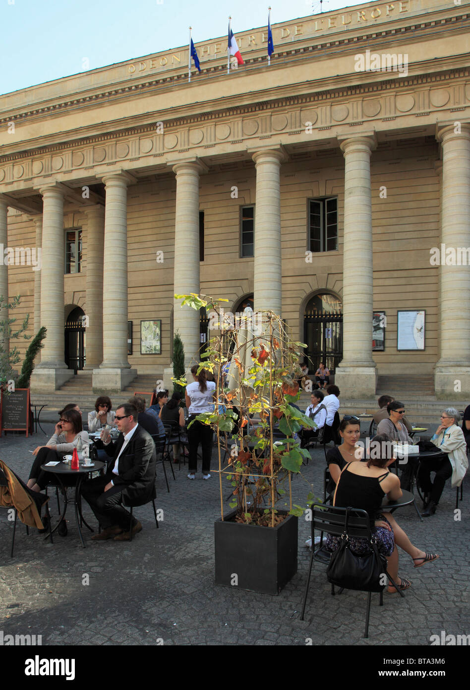 Francia, Parigi, Teatro Odeon, cafe, persone Foto Stock