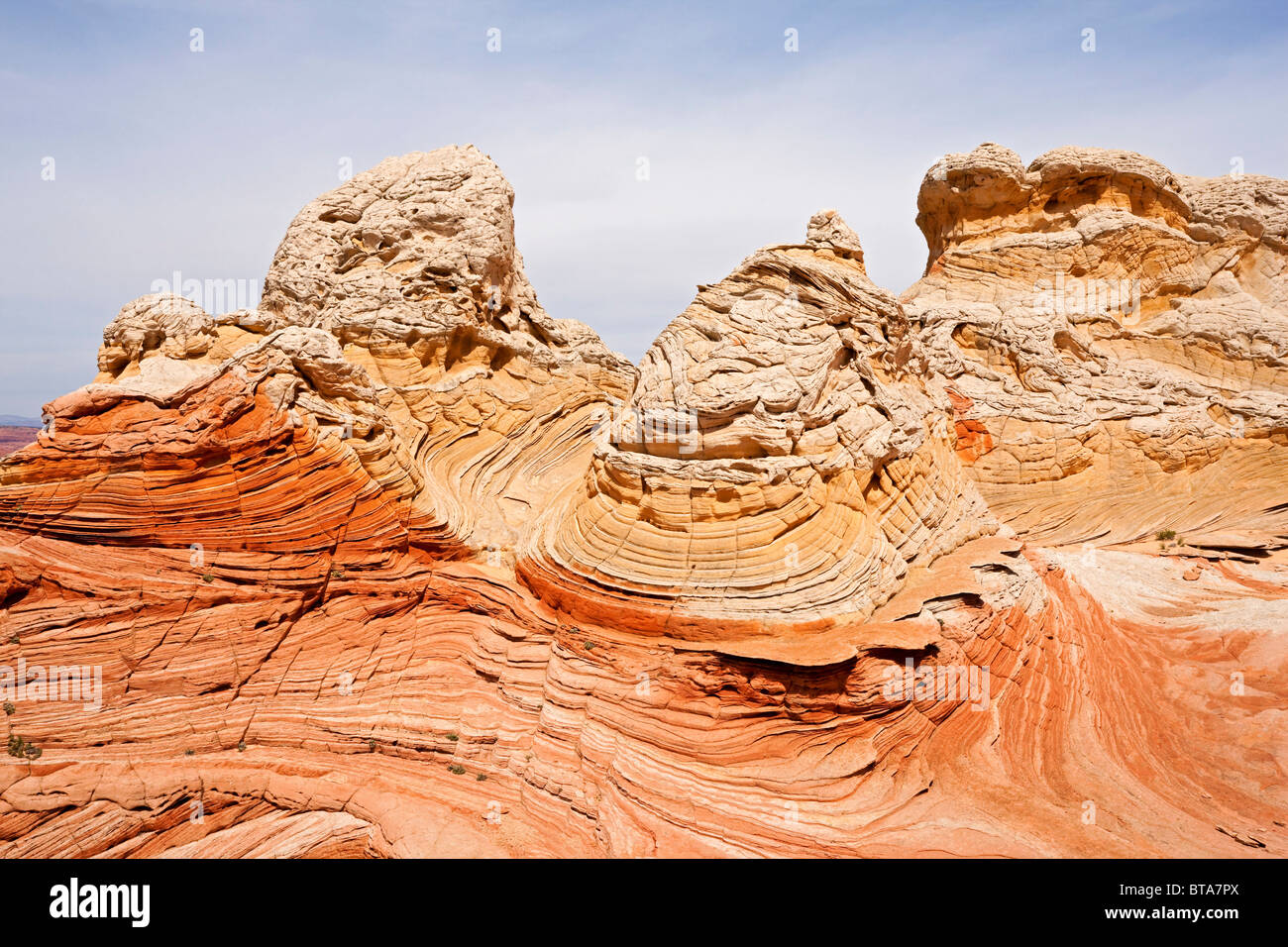 Colorato la formazione di roccia, Bianco Tasca, Paria Plateau, Vermiglio scogliere monumento naturale, Arizona, America, Stati Uniti Foto Stock