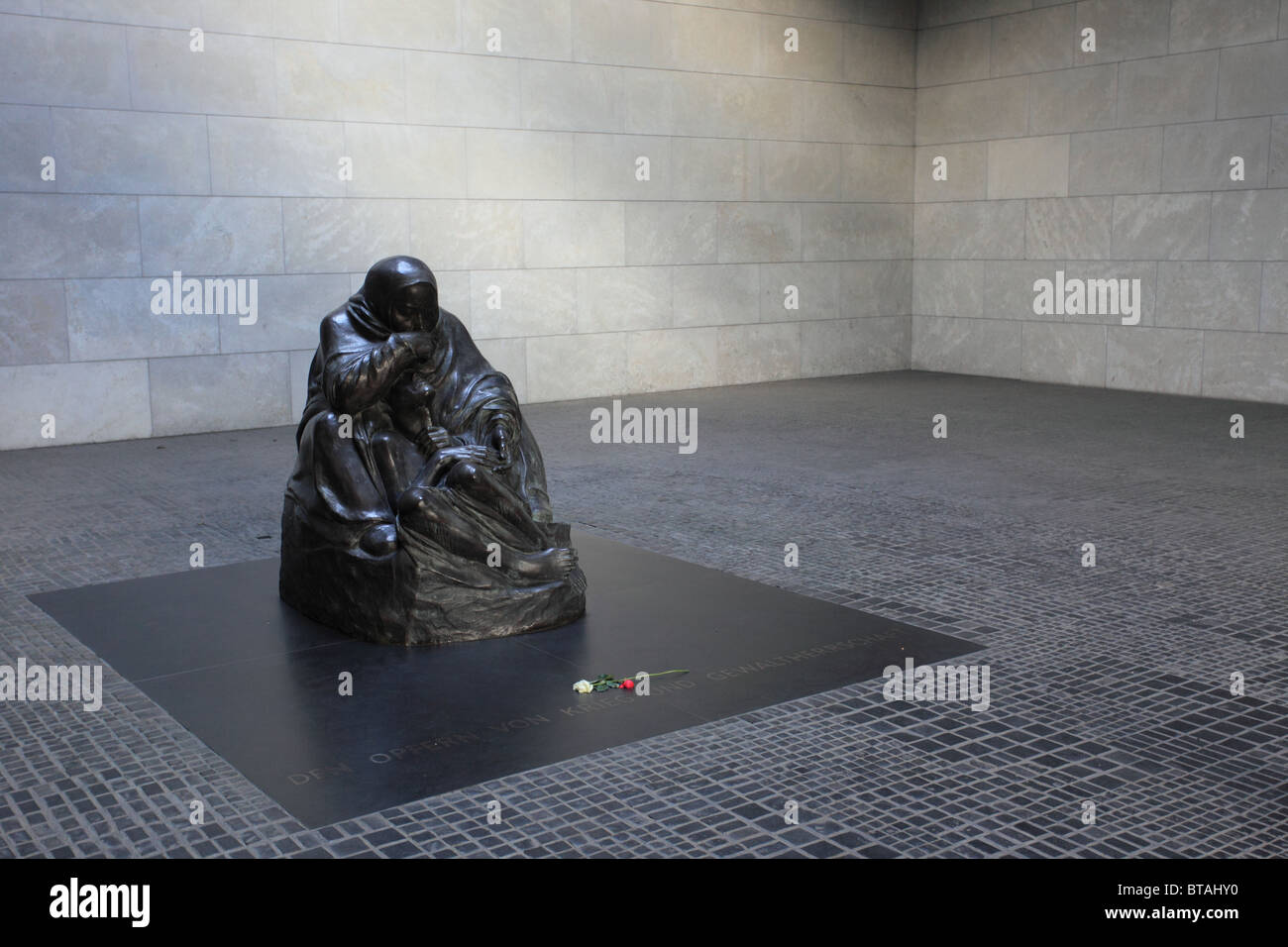 Neue Wache, Memoriale per le vittime del fascismo e del militarismo a Berlino, Germania Foto Stock