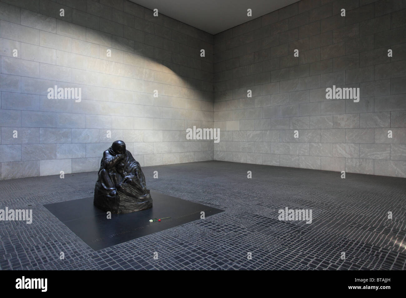 Neue Wache, Memoriale per le vittime del fascismo e del militarismo a Berlino, Germania Foto Stock