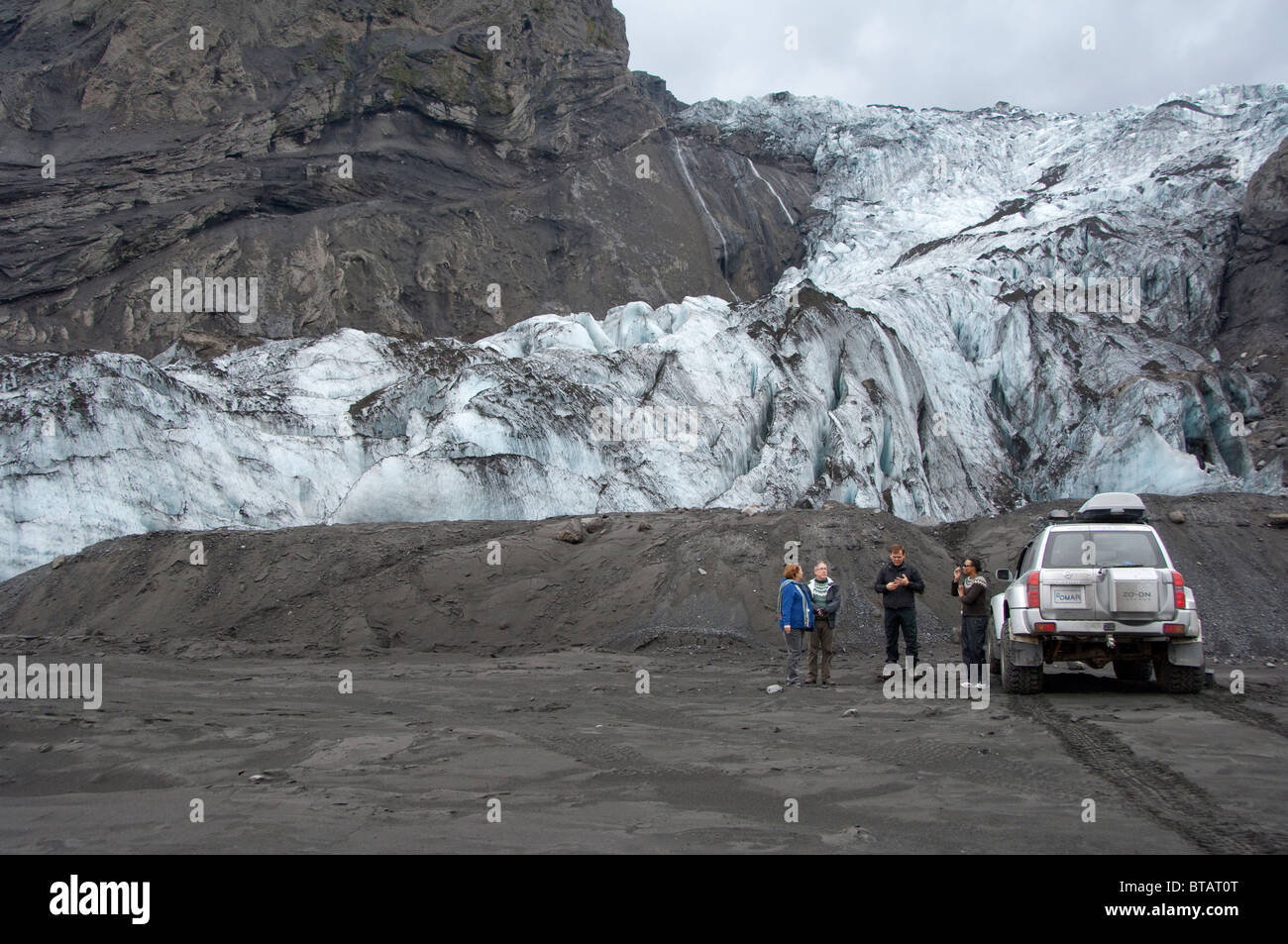 L'Islanda, Porsmork Park, ghiacciaio Gigjokull dopo la molla 2010 eruzione del vulcano Eyjafjallajokull. 4x4 tour in jeep. Foto Stock