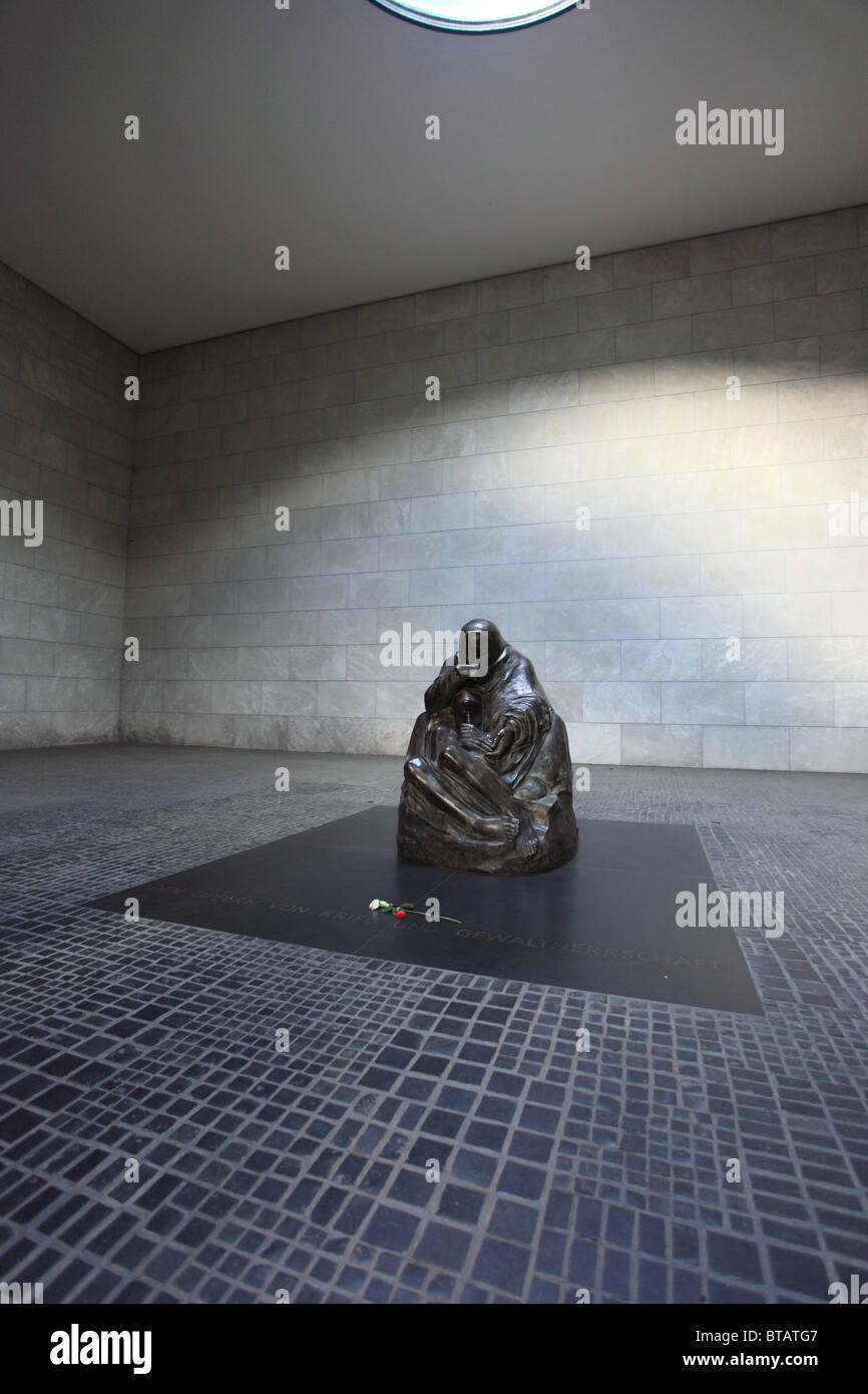 Neue Wache, Memoriale per le vittime del fascismo e del militarismo a Berlino, Germania Foto Stock