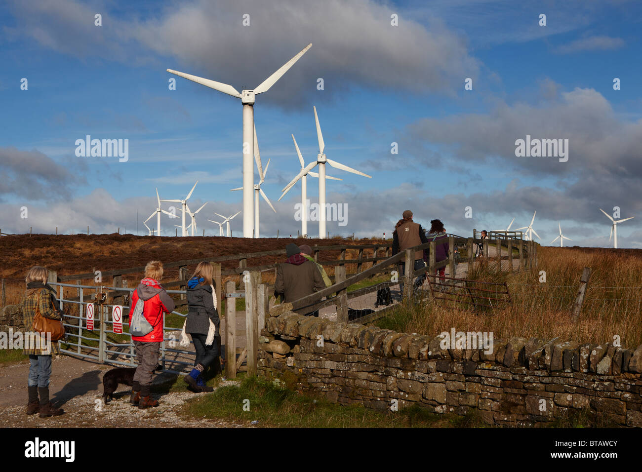 Ovenden Moor Wind Farm in Halifax West Yorkshire 23 turbine eoliche Foto Stock