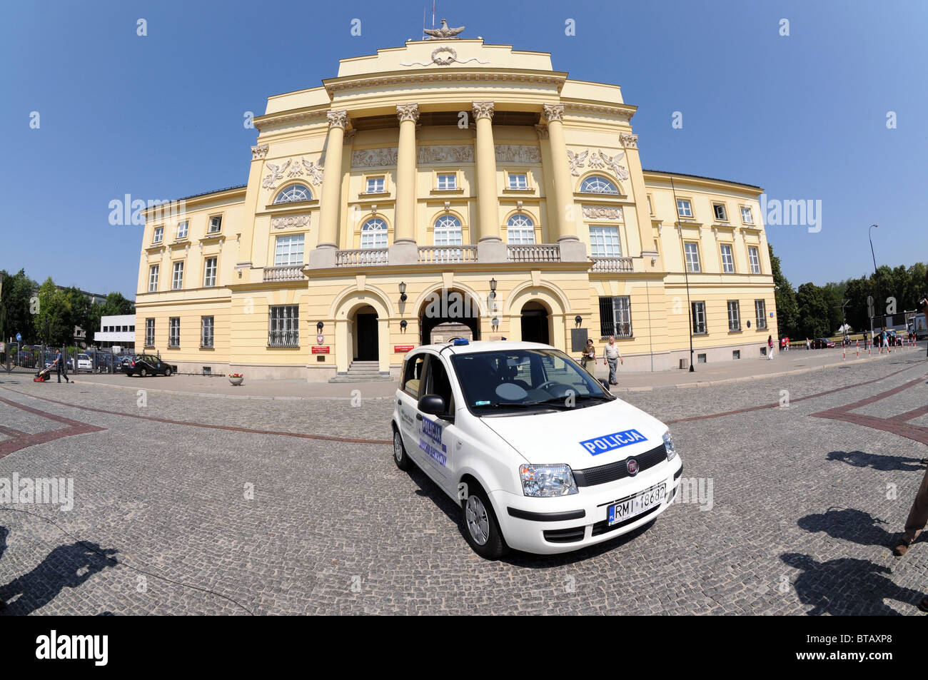 Primo motore elettrico auto della polizia (Fiat Panda) in Polonia durante la presentazione a Varsavia nel fronte della Metropolitan Police building Foto Stock