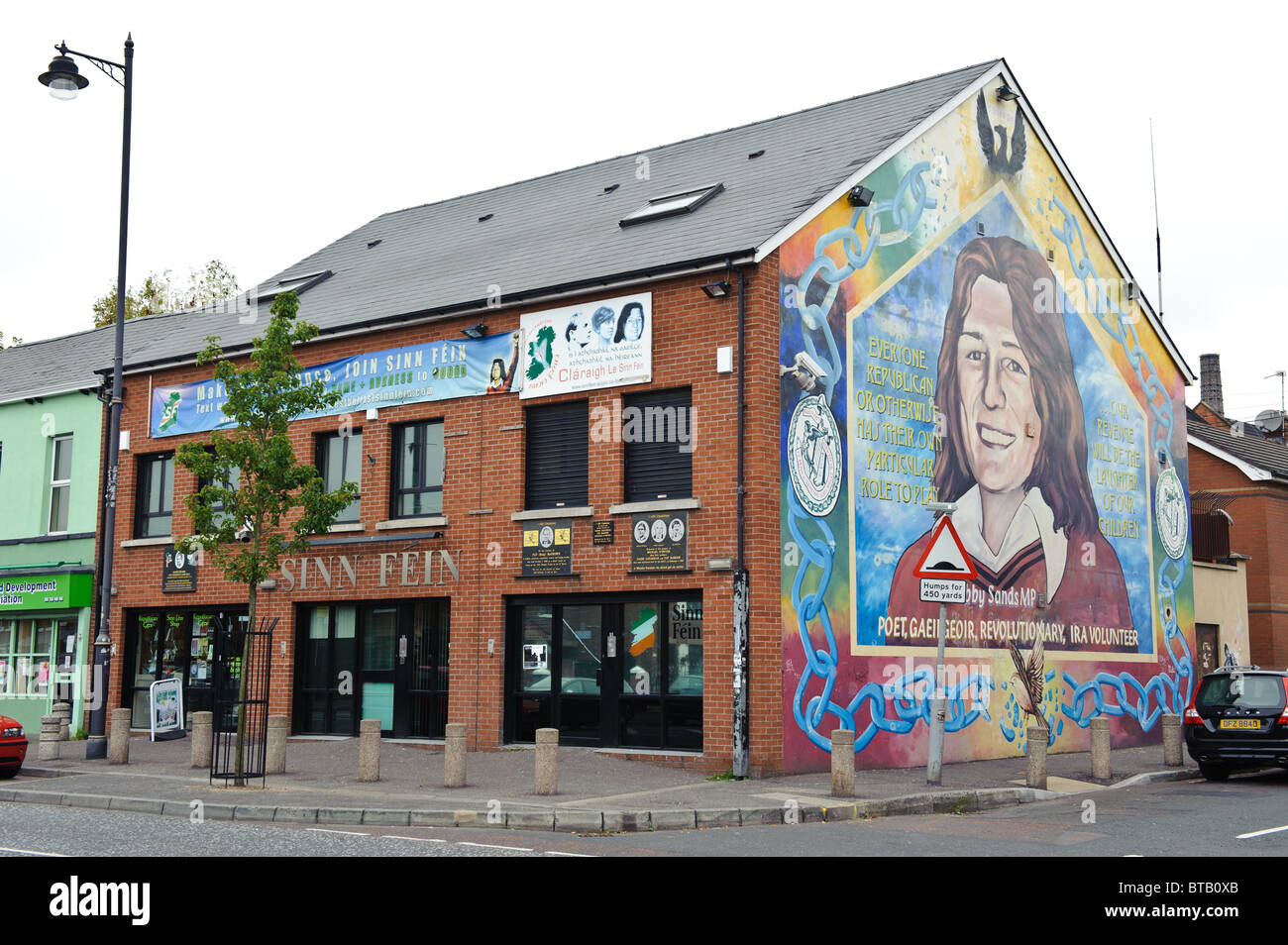 Bobby Sands MP murale nel Falls Road, Belfast, Irlanda del Nord Foto Stock