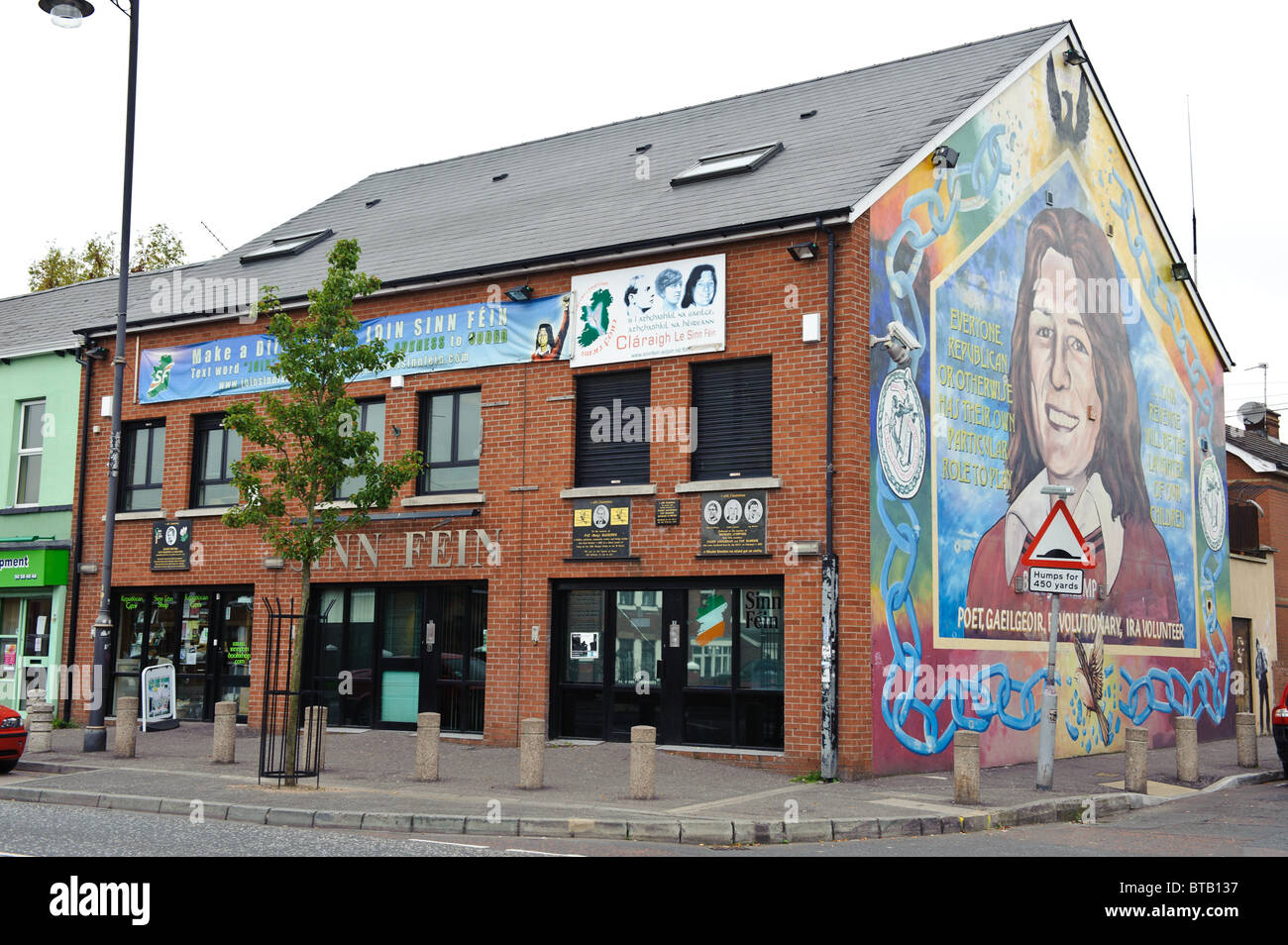 Bobby Sands MP murale nel Falls Road, Belfast, Irlanda del Nord Foto Stock