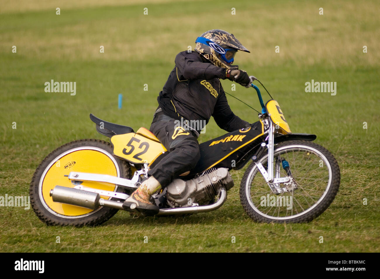 Traccia di erba speedway moto a velocità Foto Stock