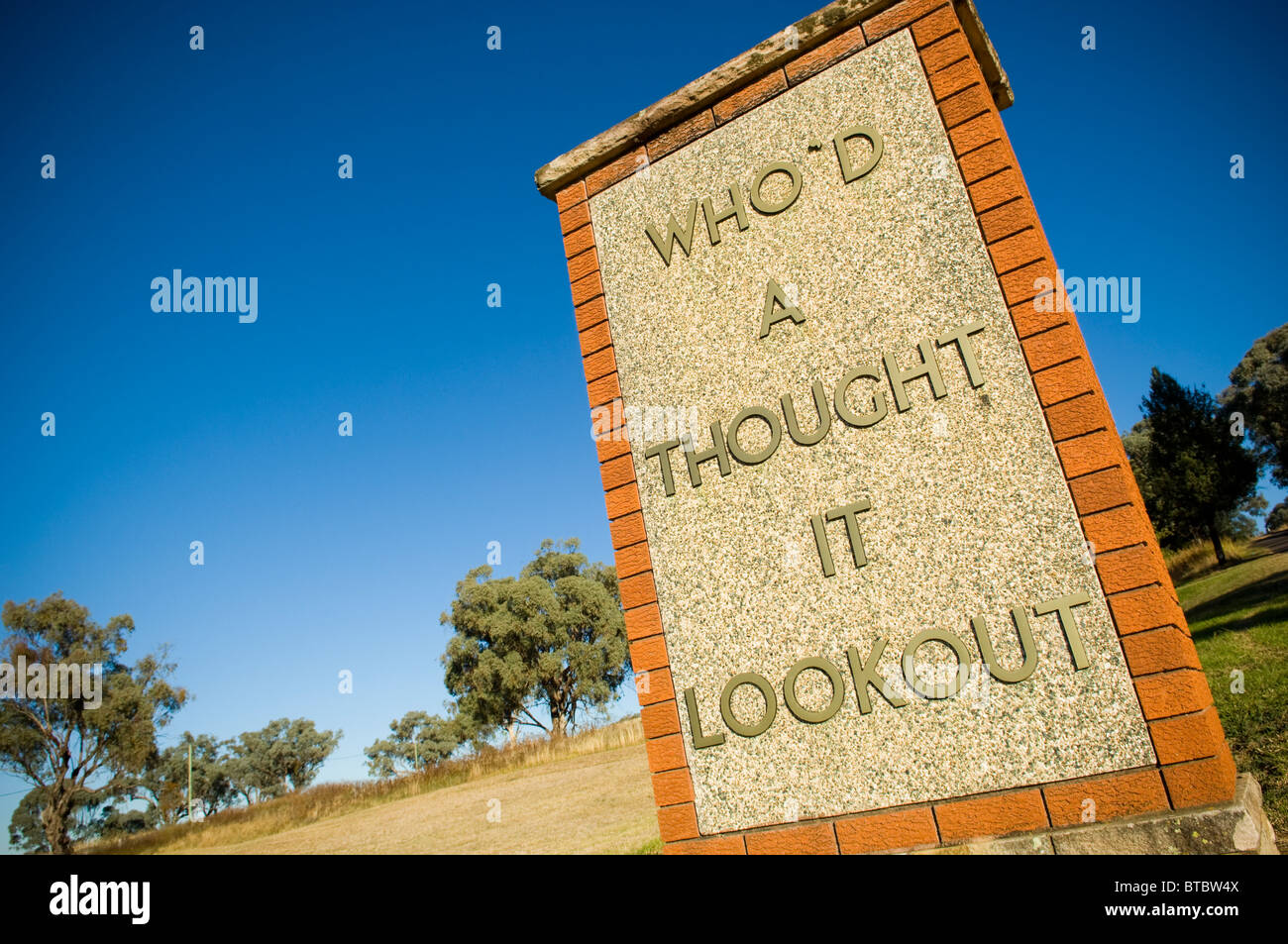 Insolitamente denominato che avevano un pensiero esso lookout accedi Quirindi, Australia rurale. Foto Stock