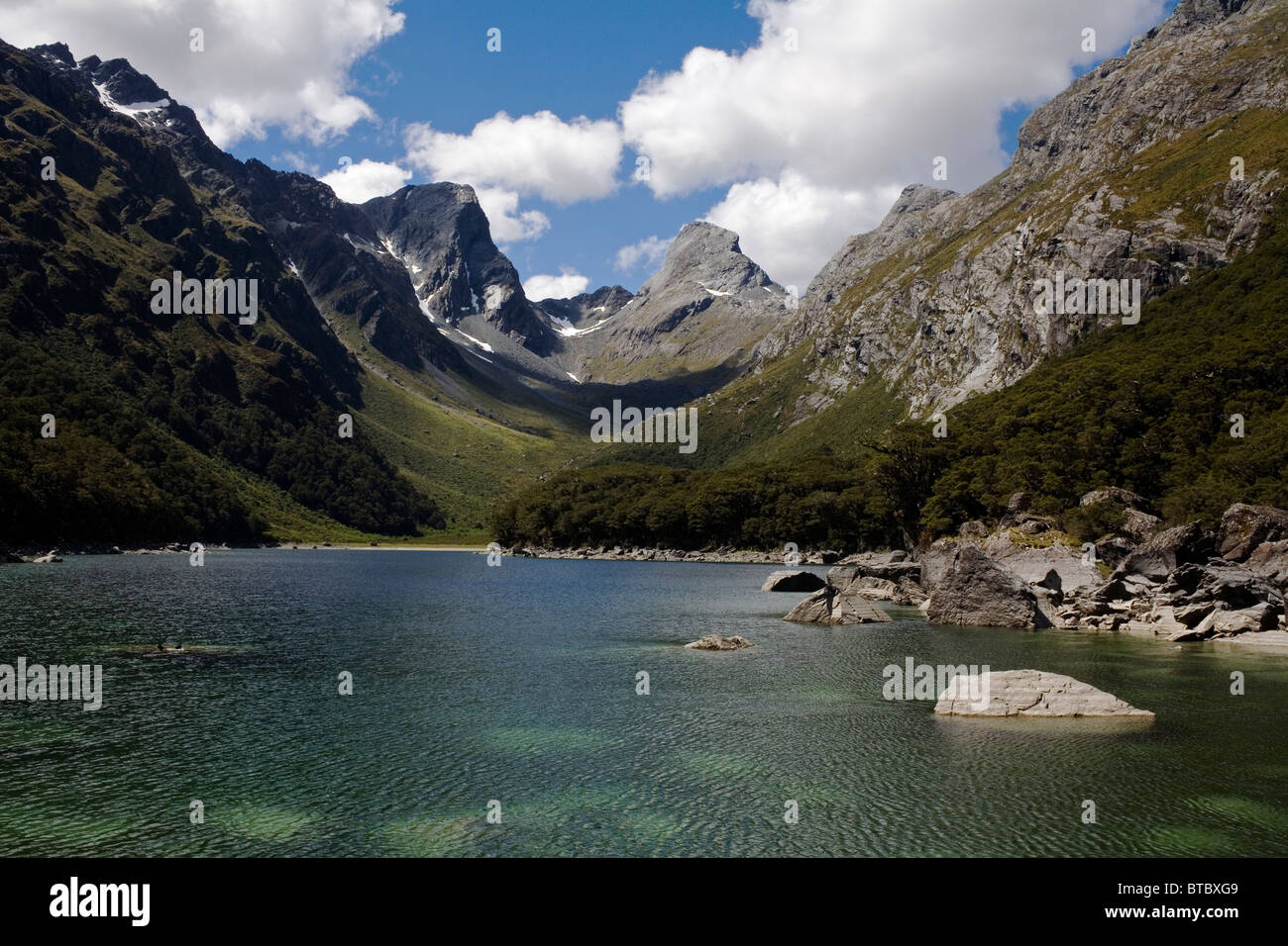 Il lago di Mackenzie nel Parco Nazionale di Fiordland, Nuova Zelanda. Foto Stock