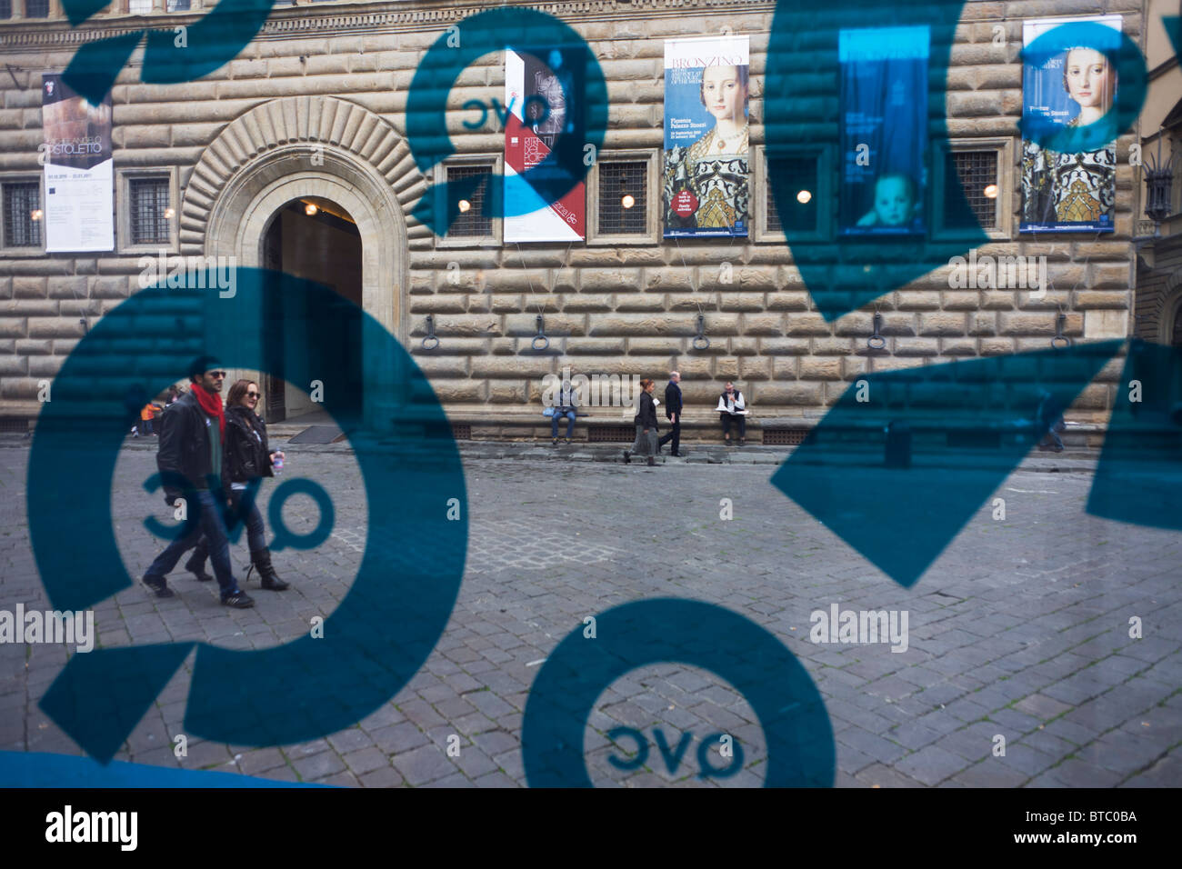 Agnolo di Cosimo Bronzino di esposizione di poster e QVC canale Tv street promo a Piazza Strozzi. Eleonora di Toledo Foto Stock