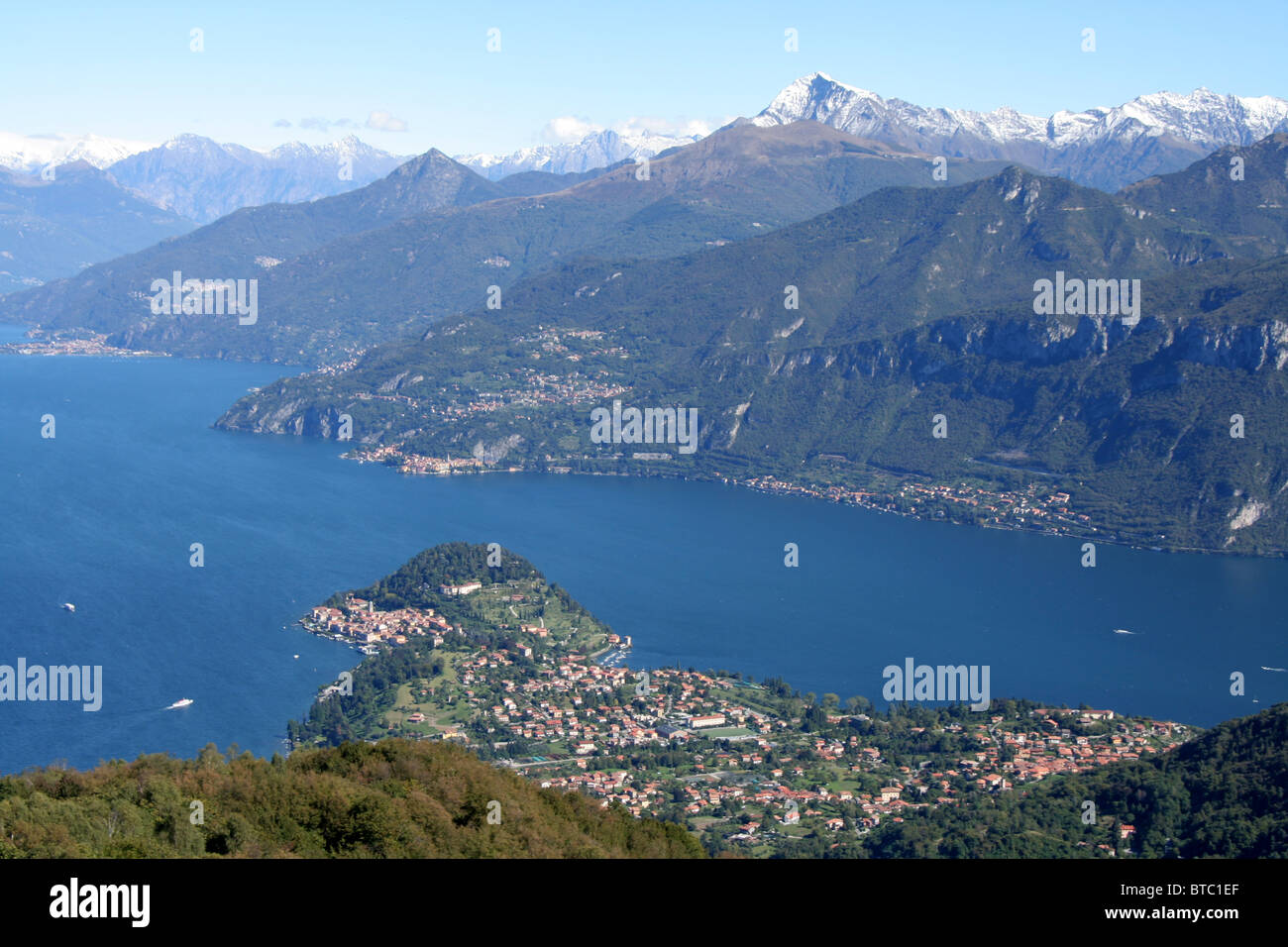 Vista sul lago di Como dal Monte Nuvolone sopra Bellagio Foto Stock